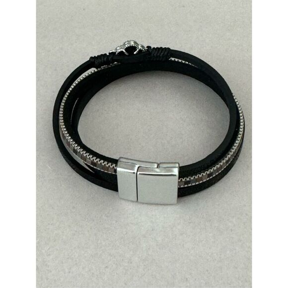 Magnetic Snap Clover Bracelet Black - Picture 3 of 5